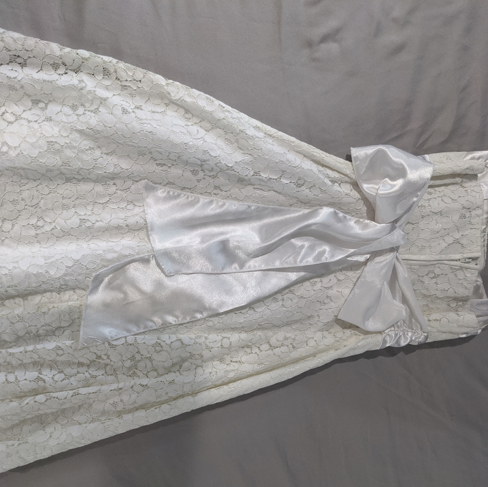 Dress - Picture 4 of 4